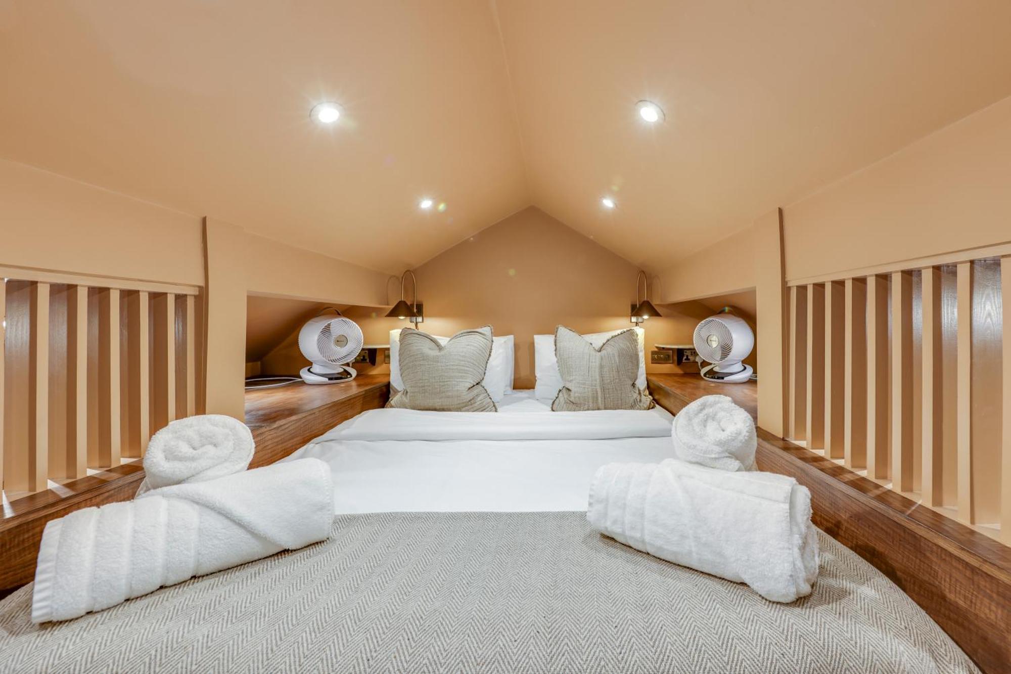 Apartments For Two In Brand New Luxury Rural Farmhouse Escape ラムズボトム エクステリア 写真